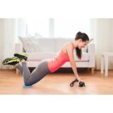Con lăn bốn bánh cùng tấm chặn và đệm đầu gối
